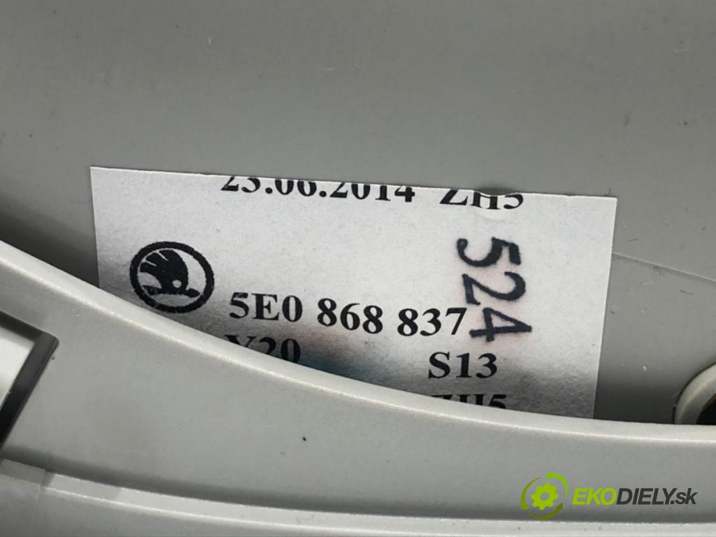 SKODA OCTAVIA III Kombi 2015 77 kW 1.6 TDI 1598 Priehradka, kastlík na skla 5E0868837