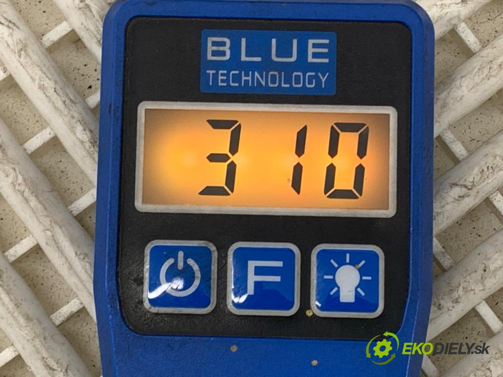 FORD FOCUS III liftback 2014 85 kW 1.6 TDCi 1560 Dvere ľavy predný