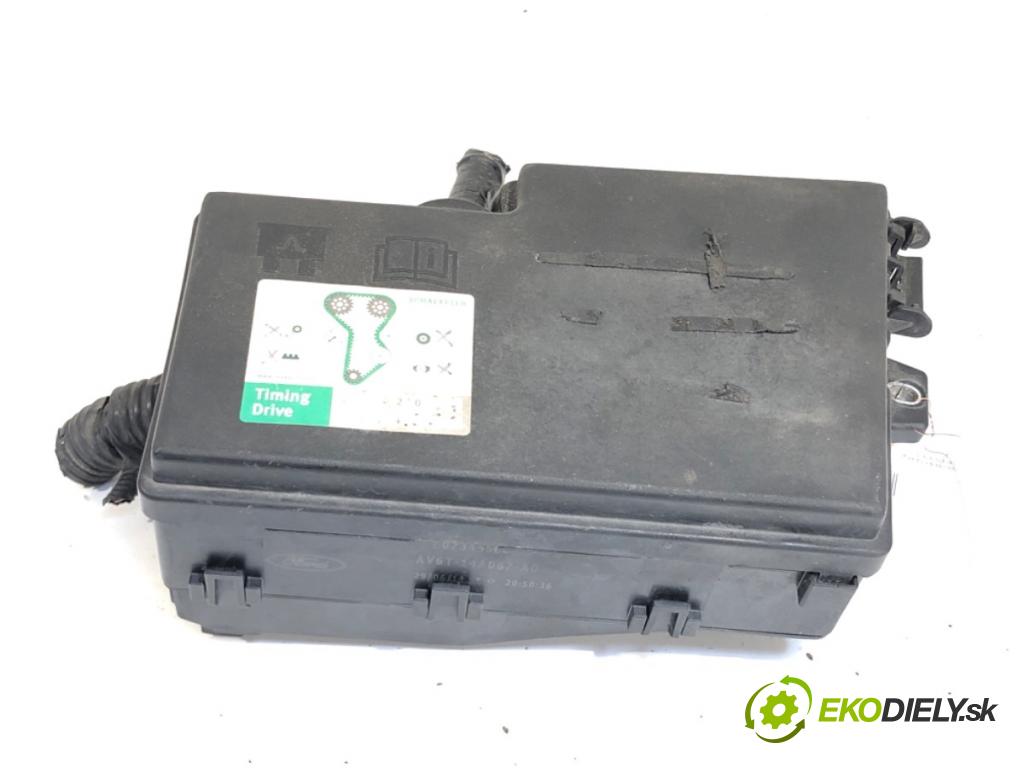 FORD FOCUS III liftback 2014 85 kW 1.6 TDCi 1560 skříňka poistková AV6T-14A067-AD (Pojistková skříňka)