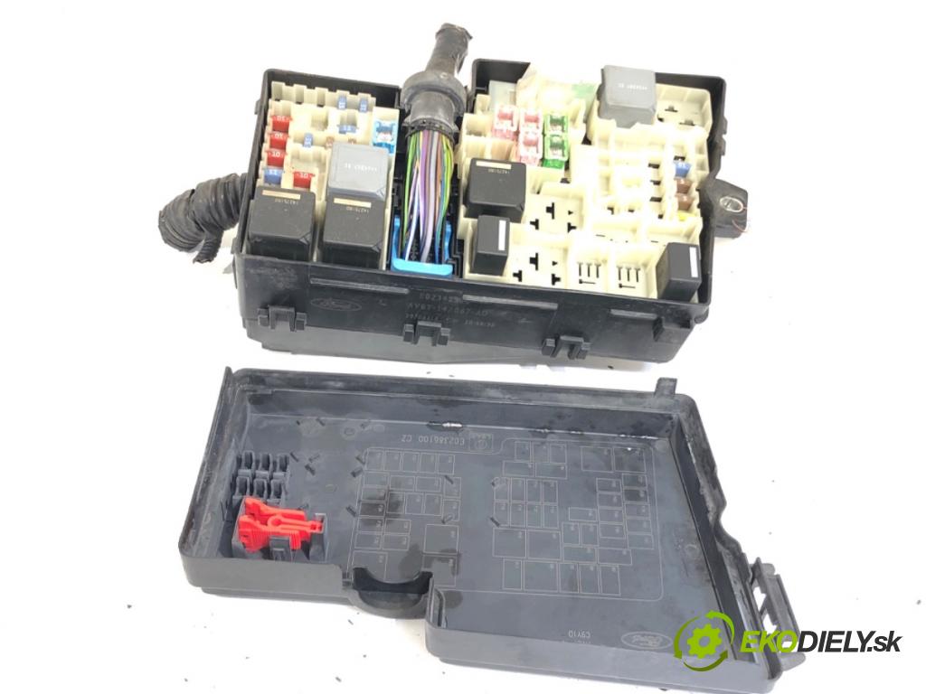 FORD FOCUS III liftback 2014 85 kW 1.6 TDCi 1560 skříňka poistková AV6T-14A067-AD (Pojistková skříňka)