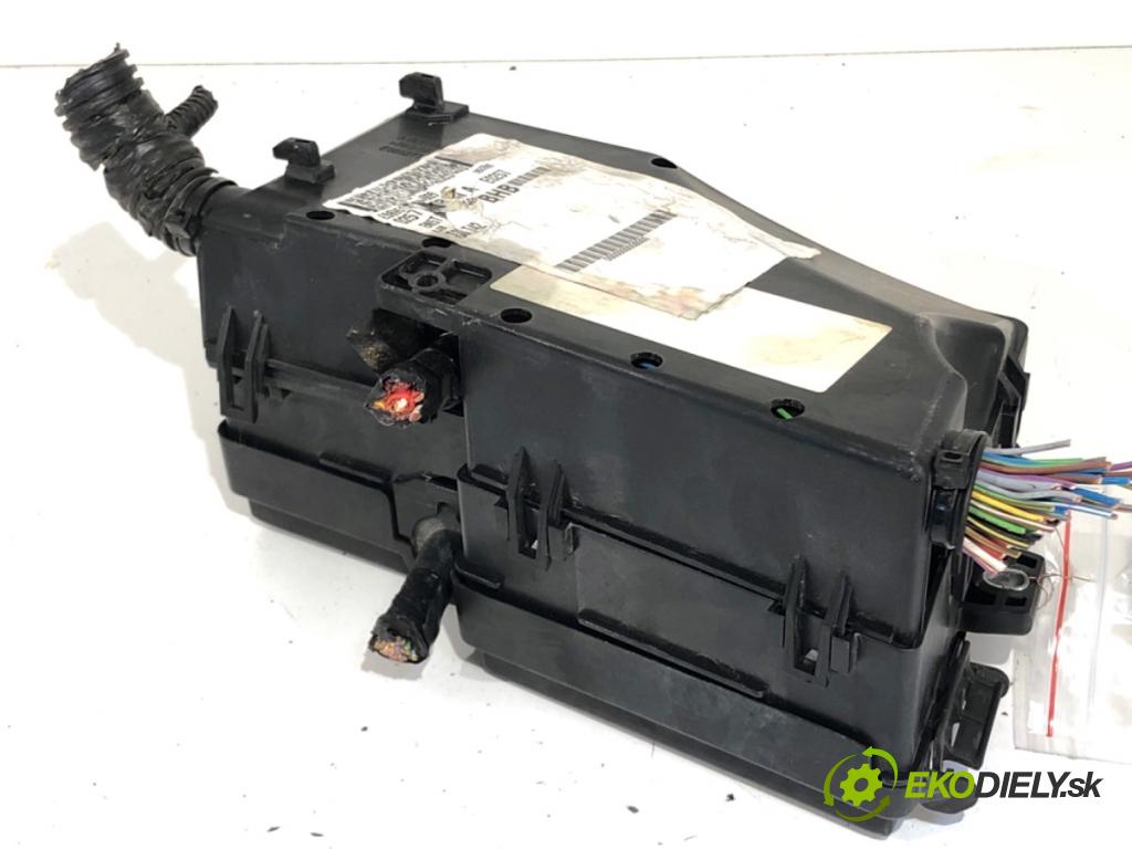 FORD FOCUS III liftback 2014 85 kW 1.6 TDCi 1560 skříňka poistková AV6T-14A067-AD (Pojistková skříňka)