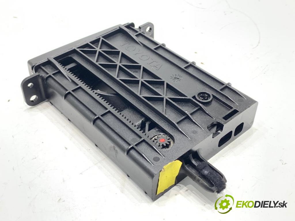 TOYOTA AVENSIS T25 sedan 2007 93 kW 2.0 D-4D (ADT250_) 1998 Držiak na nápoje  (Držiak (úchyt) na nápoje)