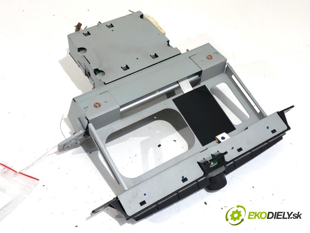 TOYOTA AVENSIS T25 sedan 2004 95 kW 1.8 (ZZT251_) 1794 Dislpej 86110-05020 (Prístrojová doska)