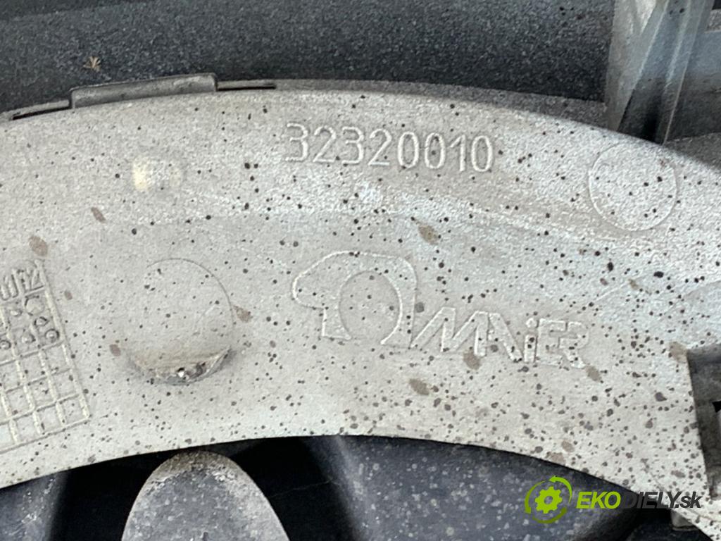 TOYOTA AVENSIS T25 sedan 2004 95 kW 1.8 (ZZT251_) 1794 mřížka maska  (Přední mřížka (maska chladiče))