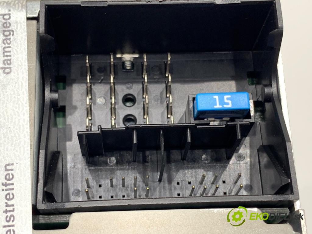 OPEL ASTRA H liftback 2010 85 kW 1.6 (L48) 1598 RADIO 13289932 (Audio zariadenie)