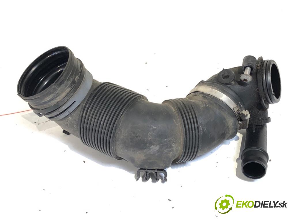 SKODA OCTAVIA III Kombi 2015 77 kW 1.6 TDI 1598 Rúra vzduchu 5Q0129635