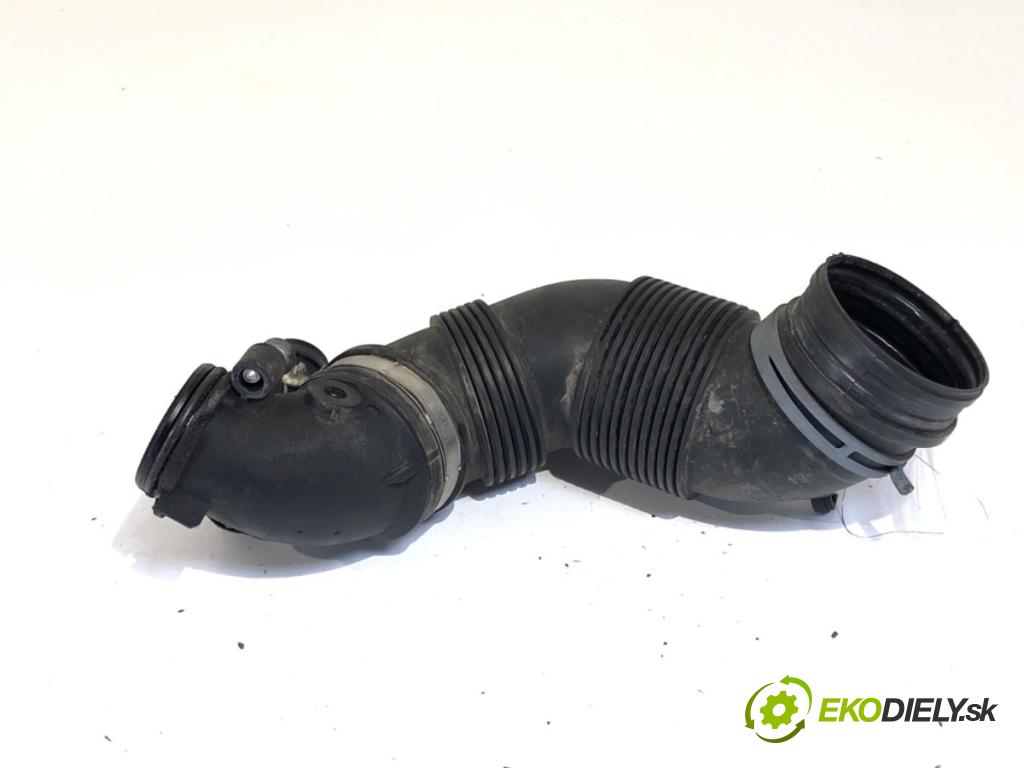 SKODA OCTAVIA III Kombi 2015 77 kW 1.6 TDI 1598 Rúra vzduchu 5Q0129635