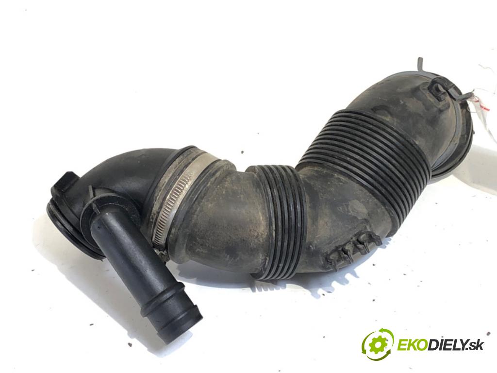 SKODA OCTAVIA III Kombi 2015 77 kW 1.6 TDI 1598 Rúra vzduchu 5Q0129635