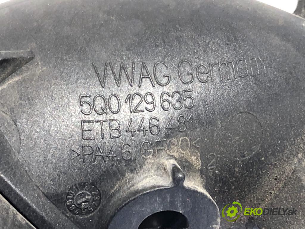 SKODA OCTAVIA III Kombi 2015 77 kW 1.6 TDI 1598 Rúra vzduchu 5Q0129635