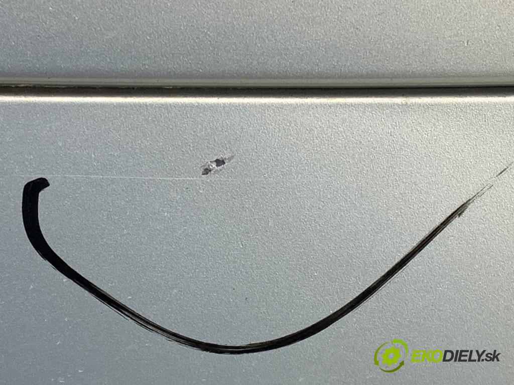 TOYOTA AVENSIS T25 sedan 2004 95 kW 1.8 (ZZT251_) 1794 nárazník přední část  (Klika dveří ostatní)