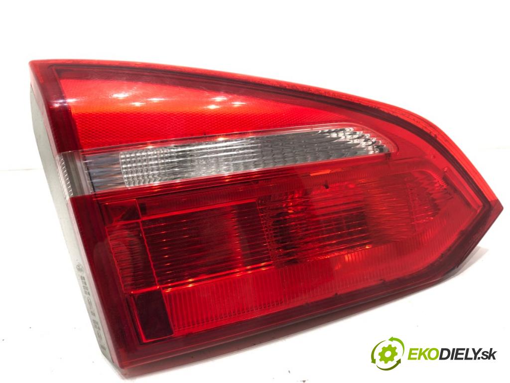 FORD FOCUS III Kombi 2018 70 kW 1.5 TDCi 1499 světlo zadní část levá strana vnitřní  (Klika dveří ostatní)