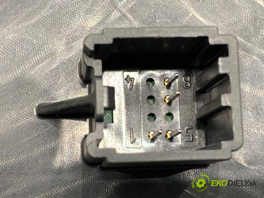 FORD FOCUS III Kombi 2018 70 kW 1.5 TDCi 1499 Panel ovládania radia F1ET18K811DB (Prepínacie páčky pod volantom)