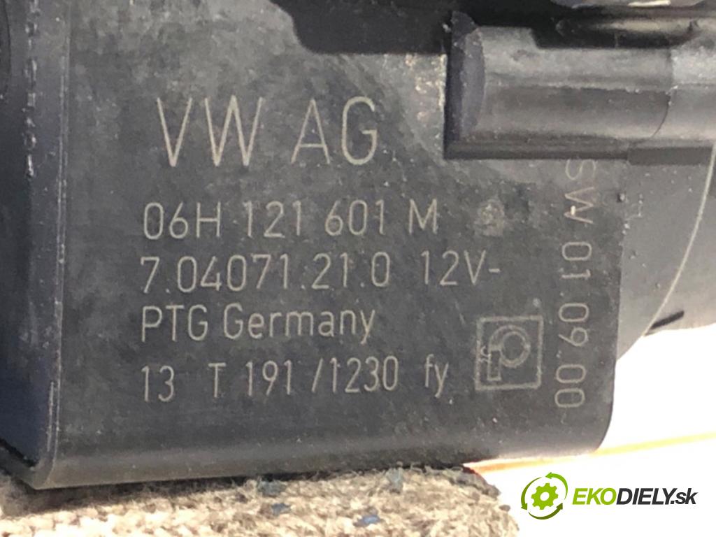 AUDI A4 B8 sedan 2013 110 kW 2.0 TDI 1968 DALŠÍ: Pumpa vody 06H121601M (Vodná pumpa)