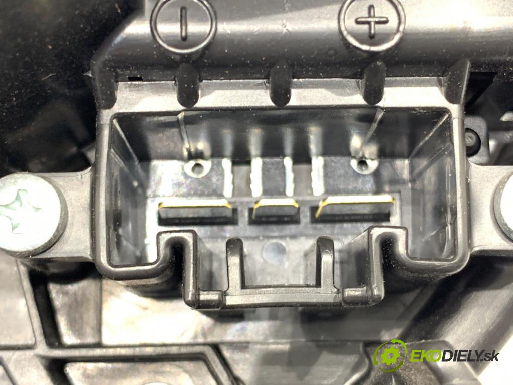 TOYOTA AURIS II Kombi 2014 97 kW 1.6 (ZRE185_) 1598 ventilátor kúrenia AV272700-8084