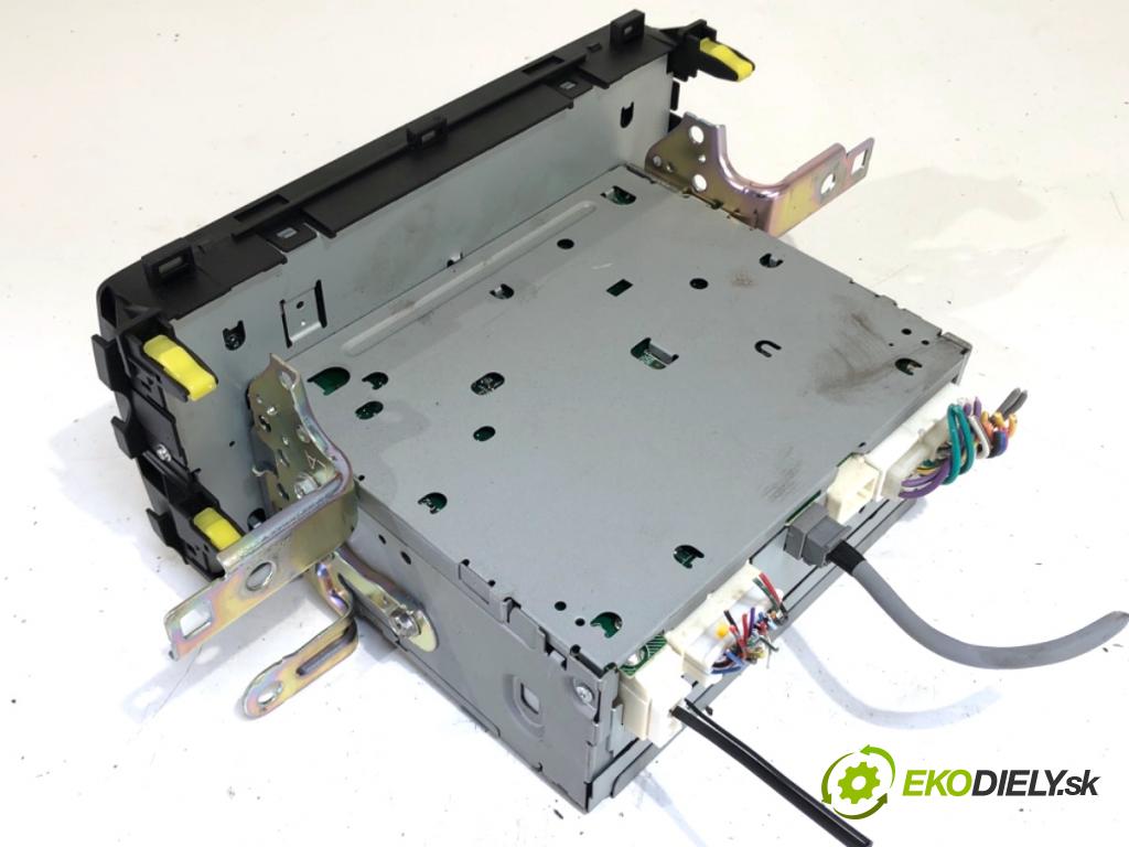 TOYOTA AURIS II Kombi 2014 97 kW 1.6 (ZRE185_) 1598 RADIO 86120-02880 (Audio zariadenie)