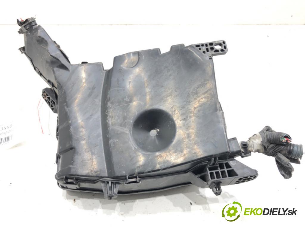 TOYOTA AURIS II Kombi 2014 97 kW 1.6 (ZRE185_) 1598 skříňka poistková  (Pojistková skříňka)