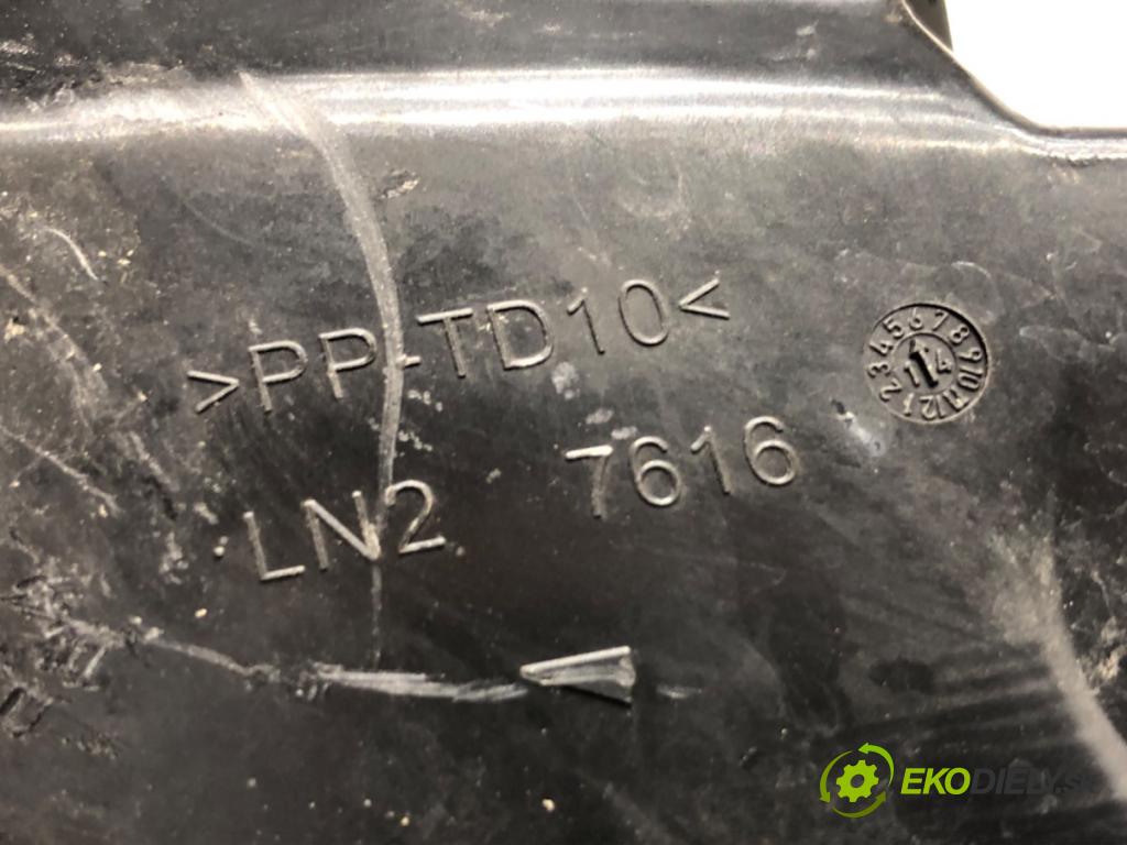 TOYOTA AURIS II Kombi 2014 97 kW 1.6 (ZRE185_) 1598 skříňka poistková  (Pojistková skříňka)