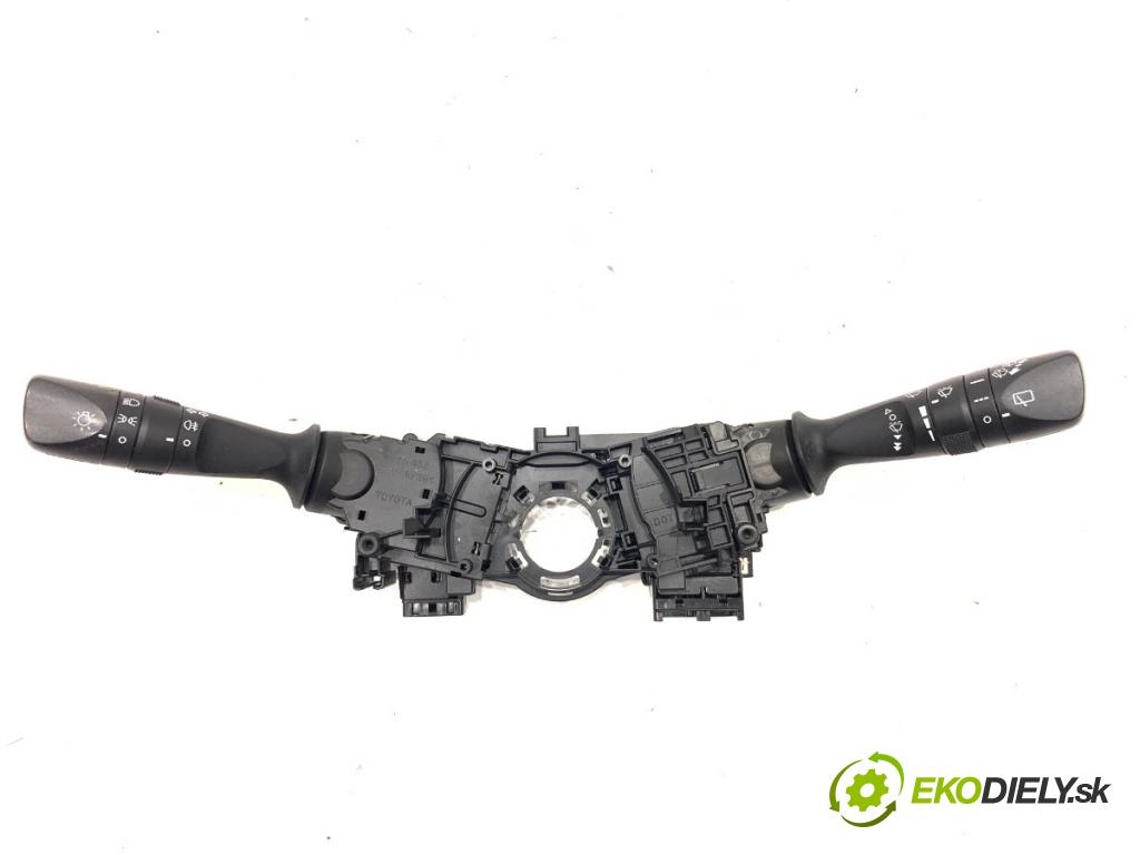 TOYOTA AURIS II Kombi 2014 97 kW 1.6 (ZRE185_) 1598 Prepínač kombinovaný 17F852 (Prepínacie páčky pod volantom)