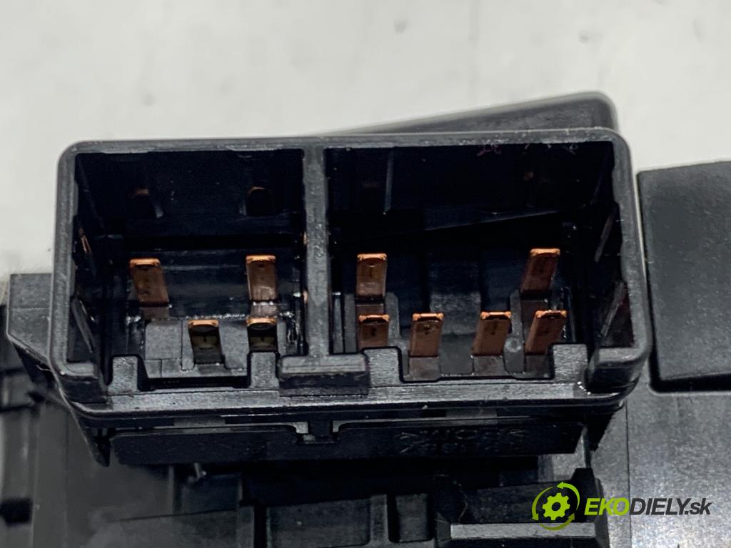 TOYOTA AURIS II Kombi 2014 97 kW 1.6 (ZRE185_) 1598 Prepínač kombinovaný 17F852 (Prepínacie páčky pod volantom)