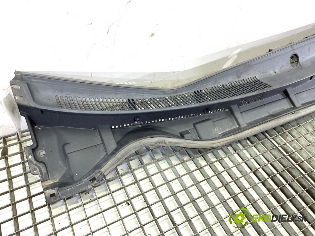 TOYOTA AURIS II Kombi 2014 97 kW 1.6 (ZRE185_) 1598 Torpédo, plast pod čelné okno 55708-02470 (Torpédo (plast pod čelným sklom))