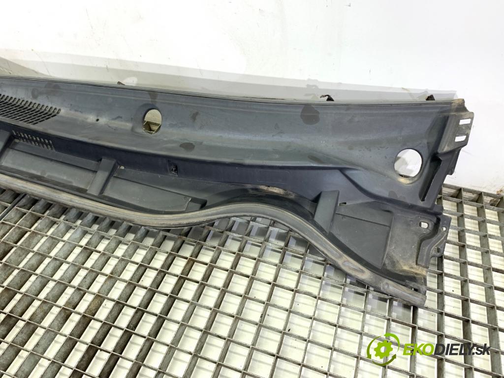 TOYOTA AURIS II Kombi 2014 97 kW 1.6 (ZRE185_) 1598 Torpédo, plast pod čelné okno 55708-02470 (Torpédo (plast pod čelným sklom))