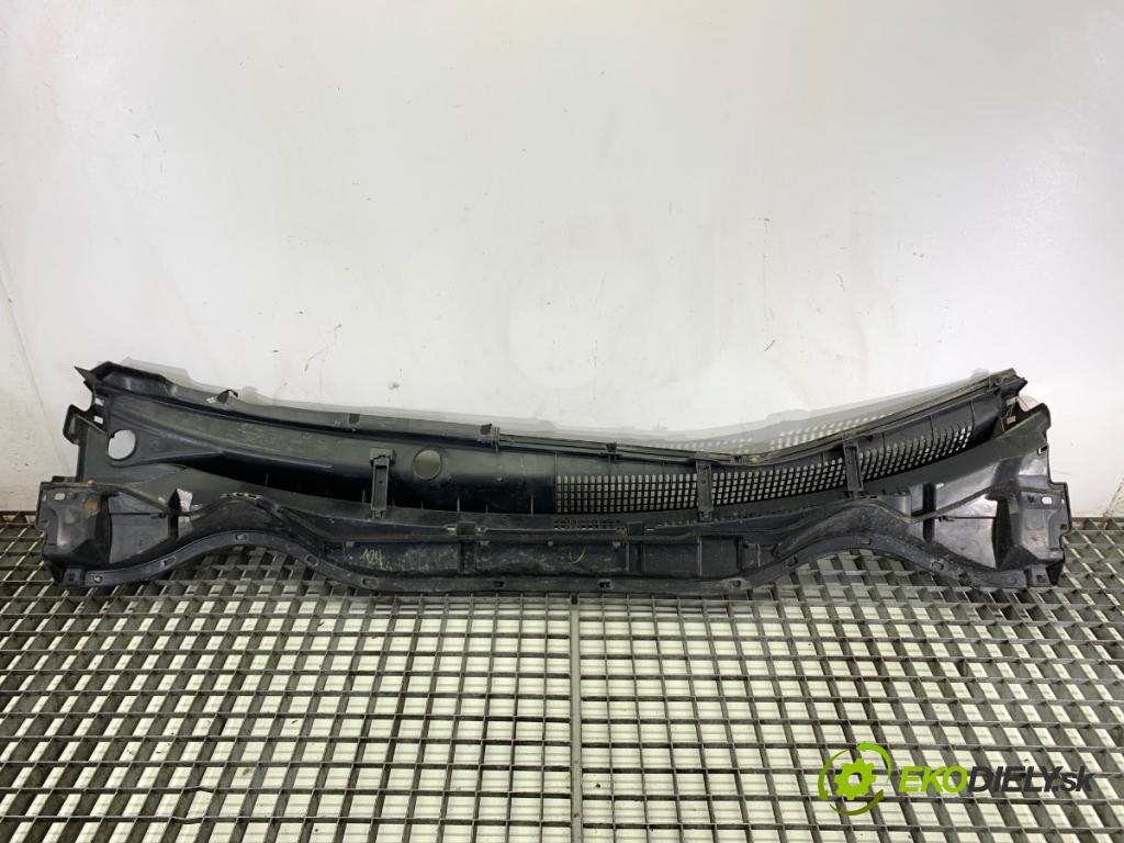 TOYOTA AURIS II Kombi 2014 97 kW 1.6 (ZRE185_) 1598 Torpédo, plast pod čelné okno 55708-02470 (Torpédo (plast pod čelným sklom))