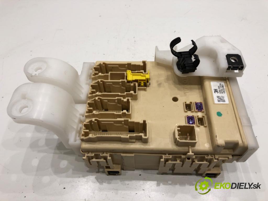 TOYOTA AURIS II Kombi 2014 97 kW 1.6 (ZRE185_) 1598 modul BSI 89221-02331 (Pojistková skříňka)