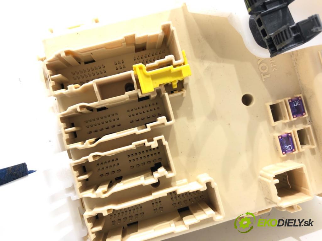 TOYOTA AURIS II Kombi 2014 97 kW 1.6 (ZRE185_) 1598 modul BSI 89221-02331 (Pojistková skříňka)