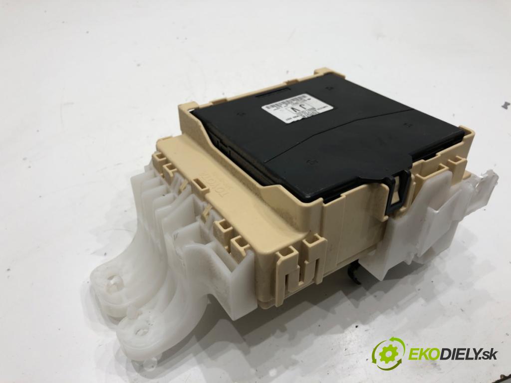 TOYOTA AURIS II Kombi 2014 97 kW 1.6 (ZRE185_) 1598 modul BSI 89221-02331 (Pojistková skříňka)