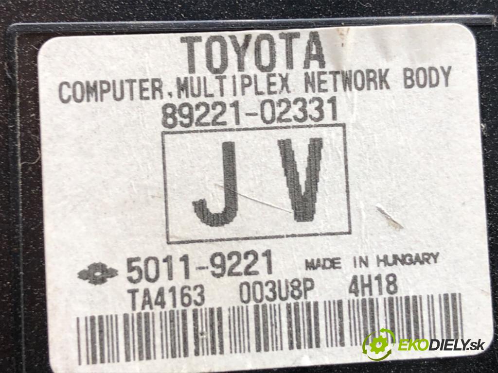 TOYOTA AURIS II Kombi 2014 97 kW 1.6 (ZRE185_) 1598 modul BSI 89221-02331 (Pojistková skříňka)