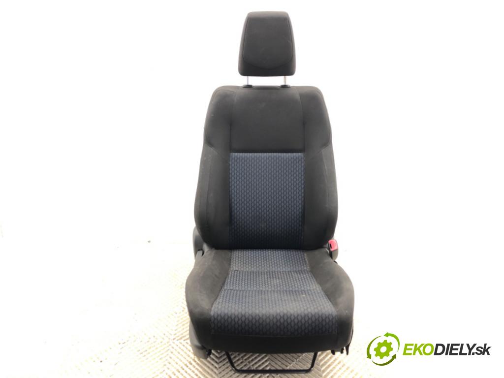 TOYOTA AURIS II Kombi 2014 97 kW 1.6 (ZRE185_) 1598 Sedadlo pravy predný 