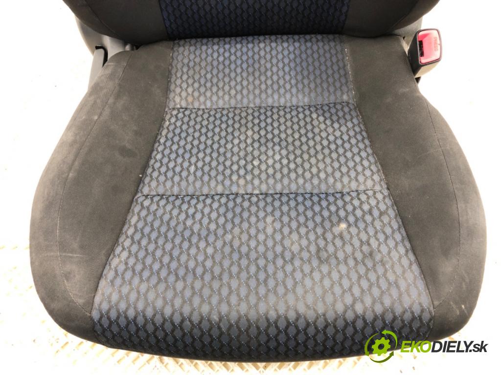 TOYOTA AURIS II Kombi 2014 97 kW 1.6 (ZRE185_) 1598 Sedadlo pravy predný