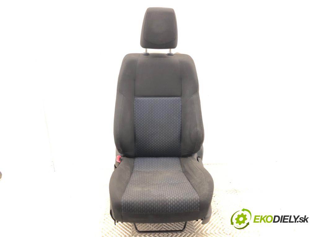TOYOTA AURIS II Kombi 2014 97 kW 1.6 (ZRE185_) 1598 Sedadlo ľavy predný 