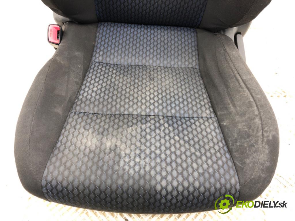 TOYOTA AURIS II Kombi 2014 97 kW 1.6 (ZRE185_) 1598 Sedadlo ľavy predný