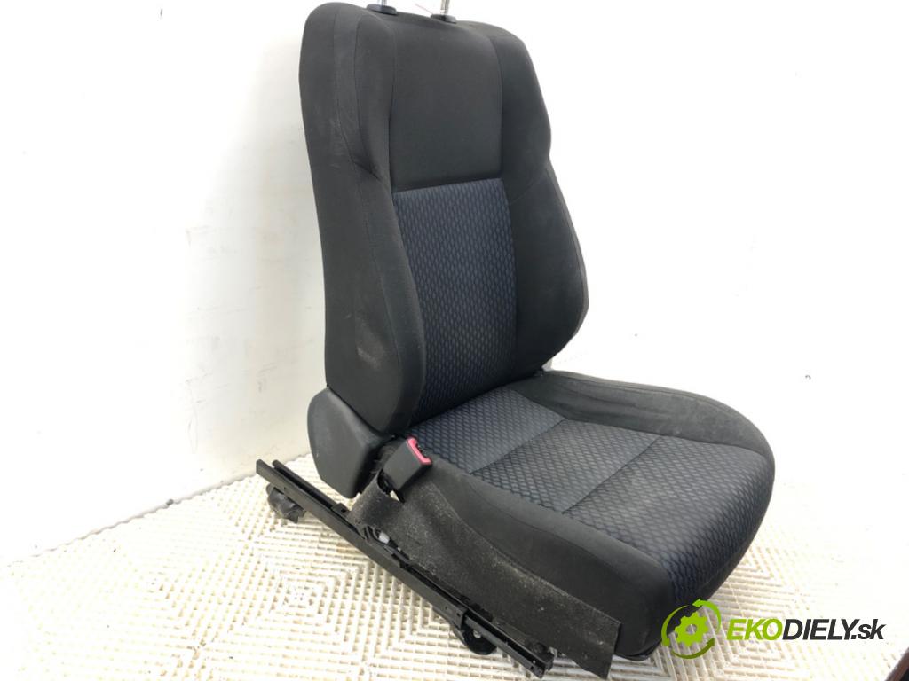 TOYOTA AURIS II Kombi 2014 97 kW 1.6 (ZRE185_) 1598 Sedadlo ľavy predný
