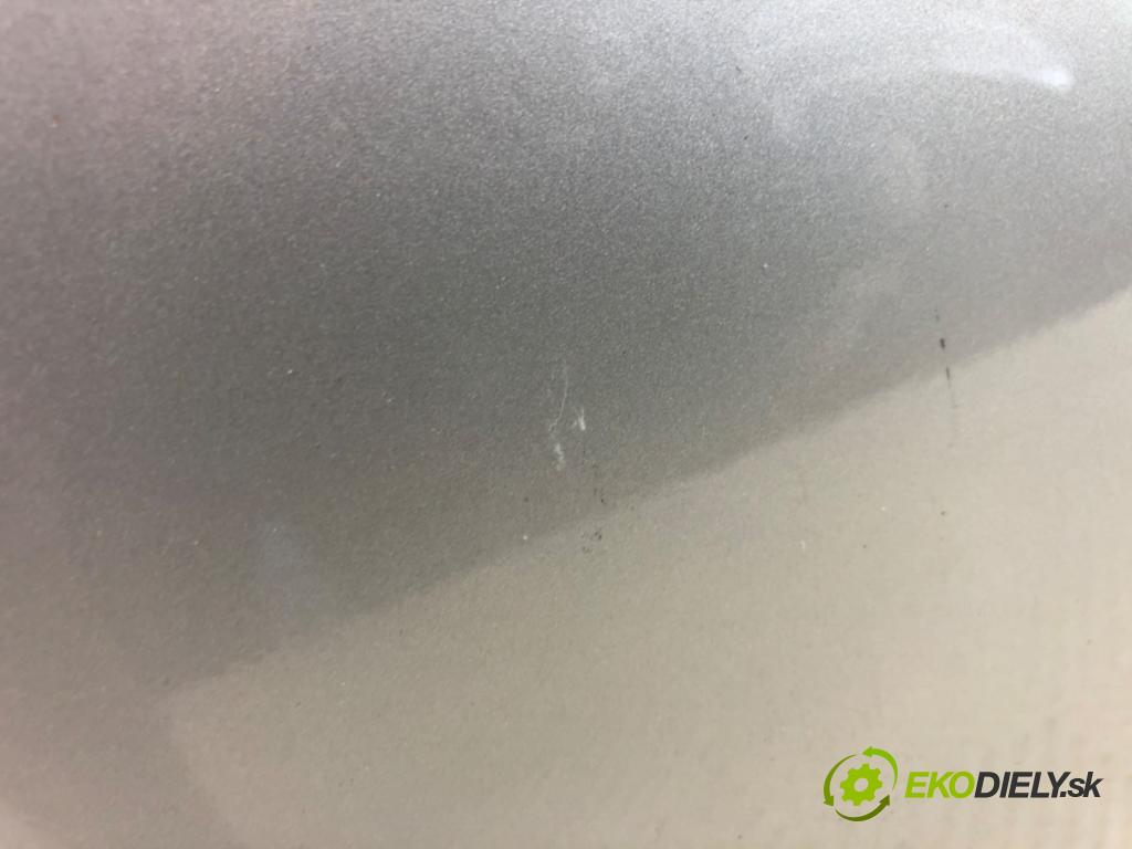 TOYOTA AURIS II Kombi 2014 97 kW 1.6 (ZRE185_) 1598 dveře pravý zadní část 1F7
