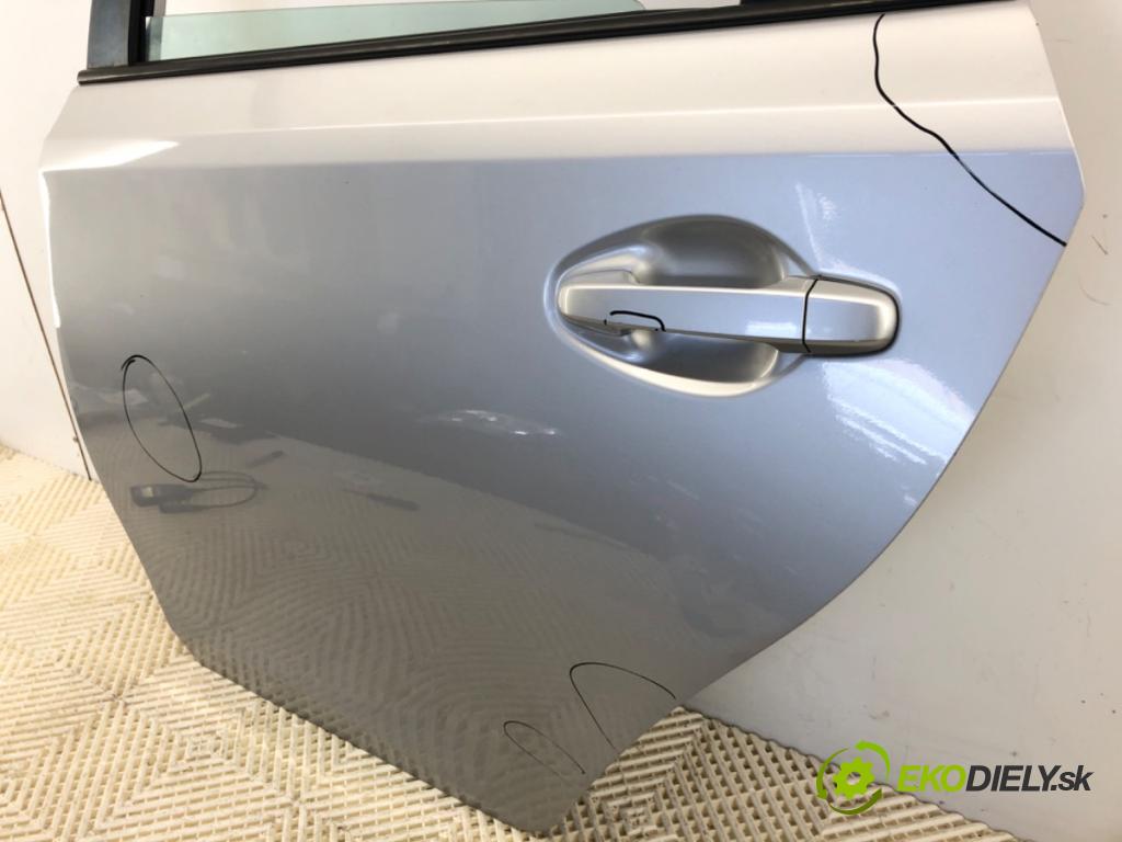 TOYOTA AURIS II Kombi 2014 97 kW 1.6 (ZRE185_) 1598 dveře levý zadní část 1F7