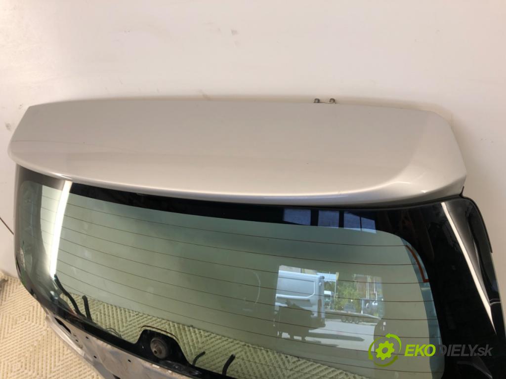 TOYOTA AURIS II Kombi 2014 97 kW 1.6 (ZRE185_) 1598 kapota zad 1F7