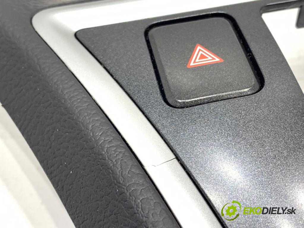 TOYOTA AURIS II Kombi 2014 97 kW 1.6 (ZRE185_) 1598 rámeček radia 55405-02430