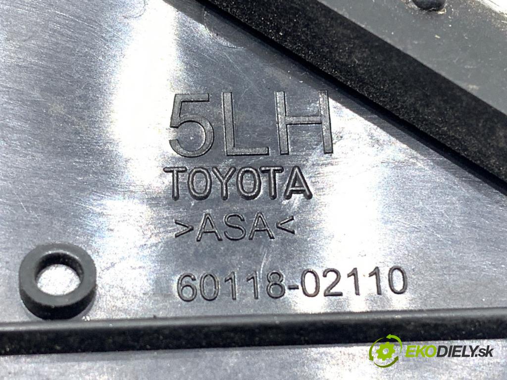 TOYOTA AURIS II Kombi 2014 97 kW 1.6 (ZRE185_) 1598 trojuhelník kryt blatník levá strana 60118-02110