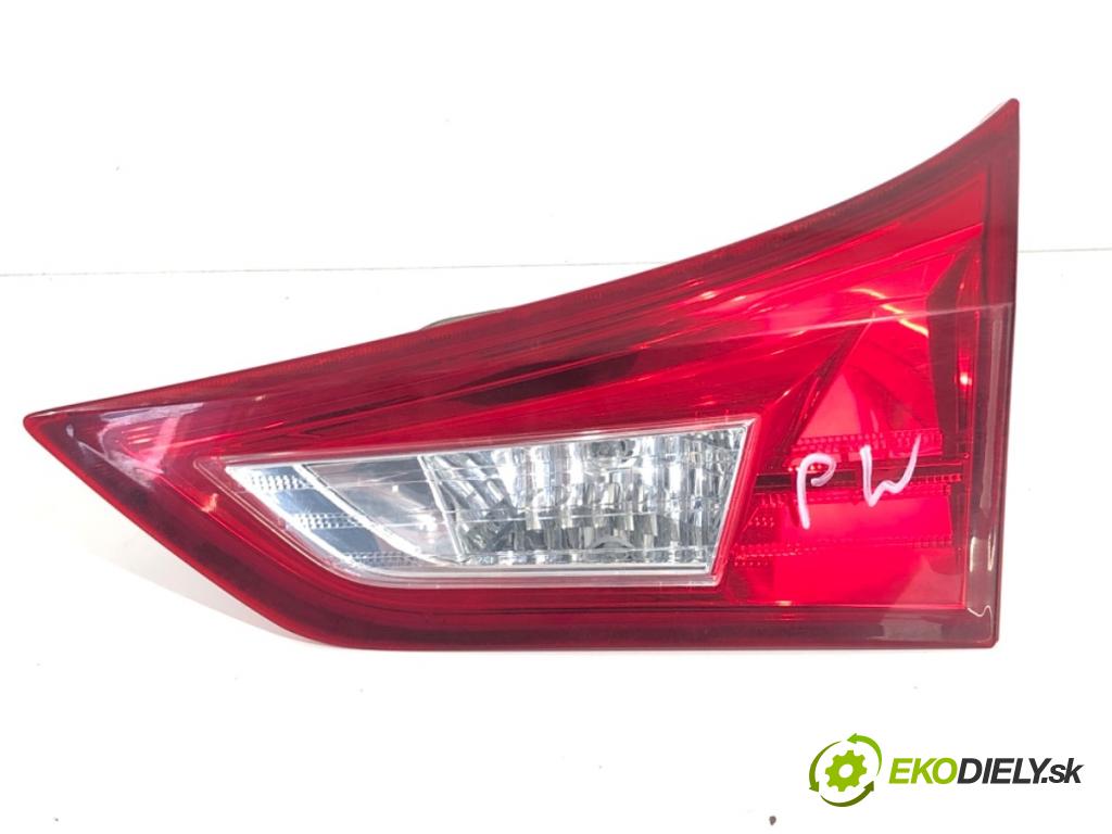 TOYOTA AURIS II Kombi 2014 97 kW 1.6 (ZRE185_) 1598 světlo zadní část pravá vnitřní  (Klika dveří ostatní)