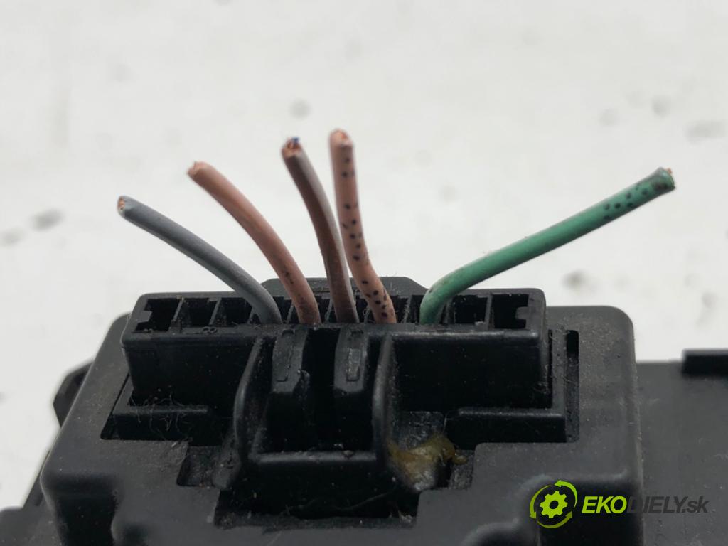 RENAULT MEGANE II liftback 2005 99 kW 2.0 16V (BM0U, CM0U) 1998 spinačka 8200074331A (Spínacia skrinka)