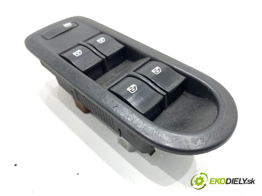 RENAULT MEGANE II liftback 2005 99 kW 2.0 16V (BM0U, CM0U) 1998 Prepínač okien 156018070C (Prepínacie páčky pod volantom)