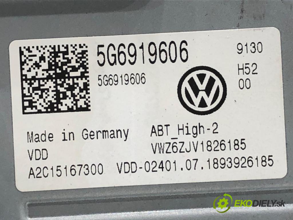 VW PASSAT B8 Kombi 2018 140 kW 2.0 TDI 4motion 1968 RADIO Dislpej 5G6919606
