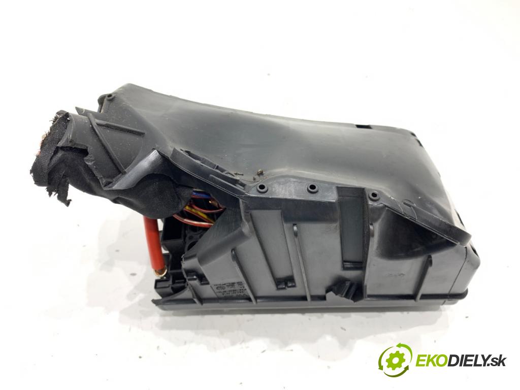 VW PASSAT B8 Kombi 2018 140 kW 2.0 TDI 4motion 1968 skříňka poistková  (Pojistková skříňka)