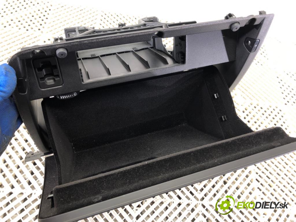 VW PASSAT B8 Kombi 2018 140 kW 2.0 TDI 4motion 1968 Priehradka, kastlík spolujazdca 3G1857097N (Priehradka (kastlík))