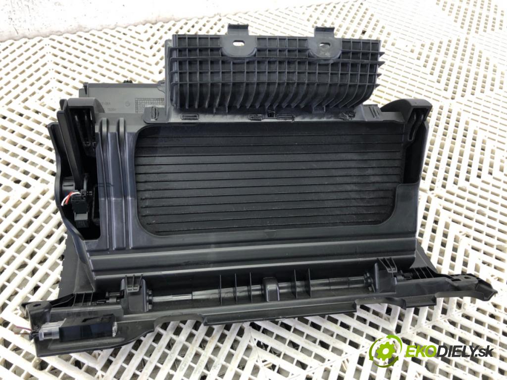 VW PASSAT B8 Kombi 2018 140 kW 2.0 TDI 4motion 1968 Priehradka, kastlík spolujazdca 3G1857097N (Priehradka (kastlík))