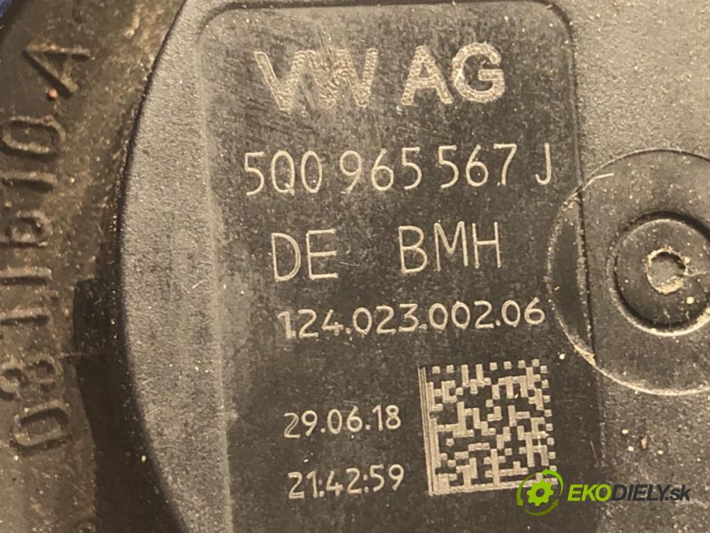 VW PASSAT B8 Kombi 2018 140 kW 2.0 TDI 4motion 1968 DALŠÍ: Pumpa vody 5Q0965567J (Vodná pumpa)