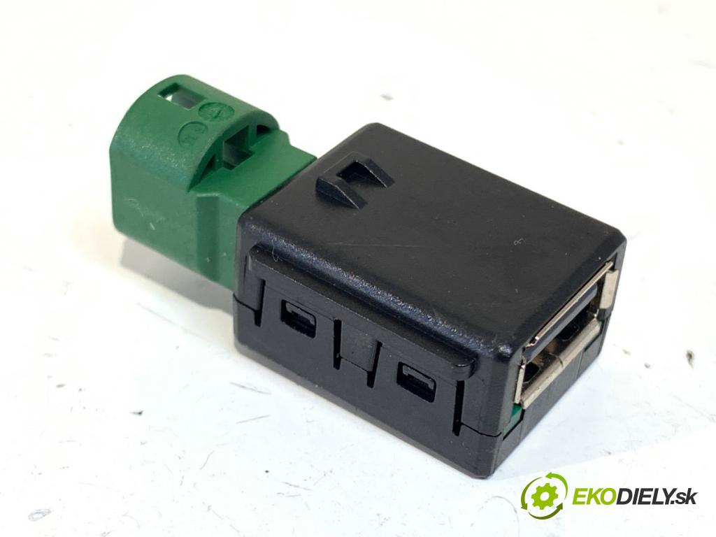 VW PASSAT B8 Kombi 2018 140 kW 2.0 TDI 4motion 1968 HNÍZDO: USB 5Q0035726