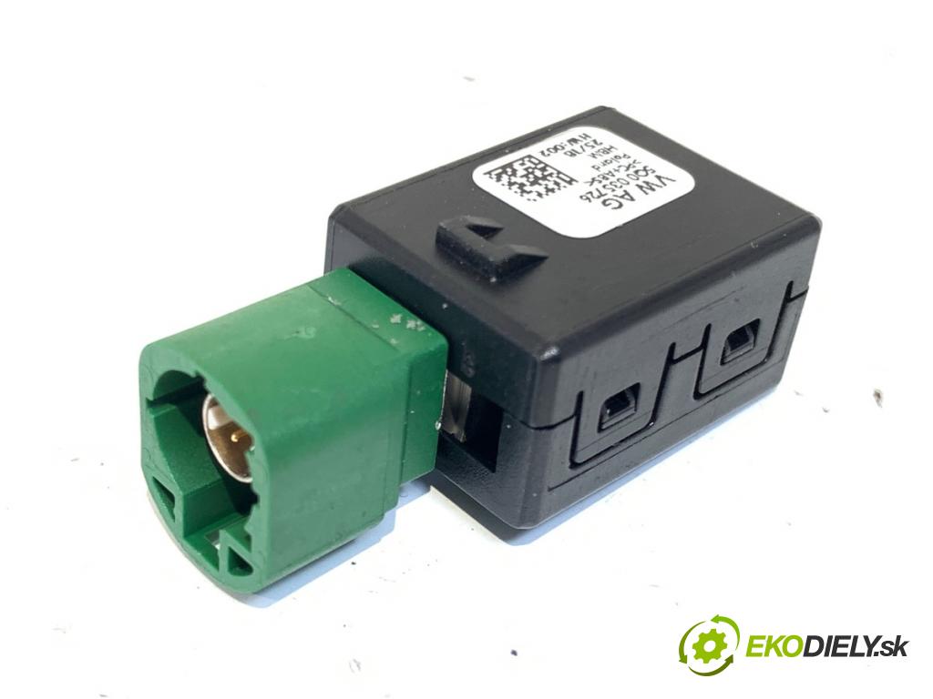 VW PASSAT B8 Kombi 2018 140 kW 2.0 TDI 4motion 1968 HNÍZDO: USB 5Q0035726